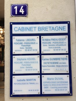 Plaques du cabinet Bretagne, &' rue de Budapest Nantes-Marie Duval sophrolologue 