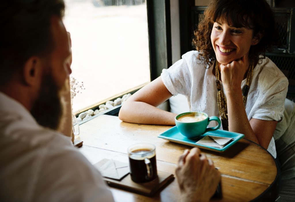 Un couple qui se sourie-Marie Duval sophrologie